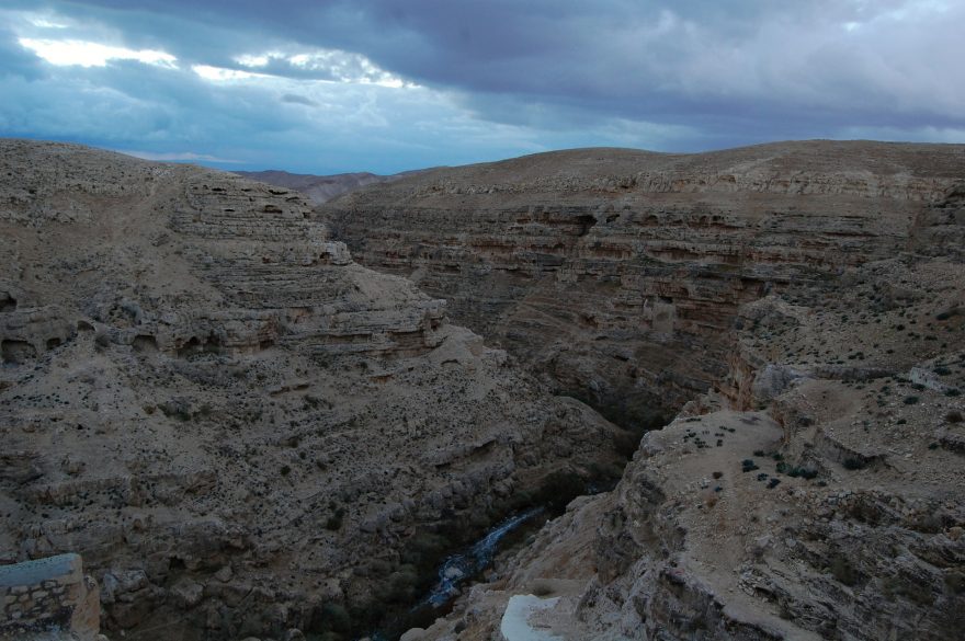 Mar Saba leží asi 25 kilometrů na jihovýchod od Jeruzaléma