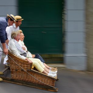 Jízda na historických dřevěných saních „Carros de Cesto“ 