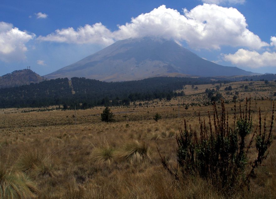 Popocatépetl z Paso de Cortéz