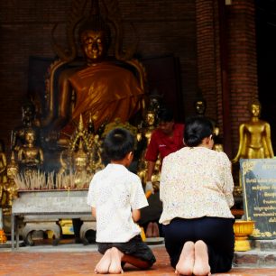 Ayutthaya láká množství poutníků