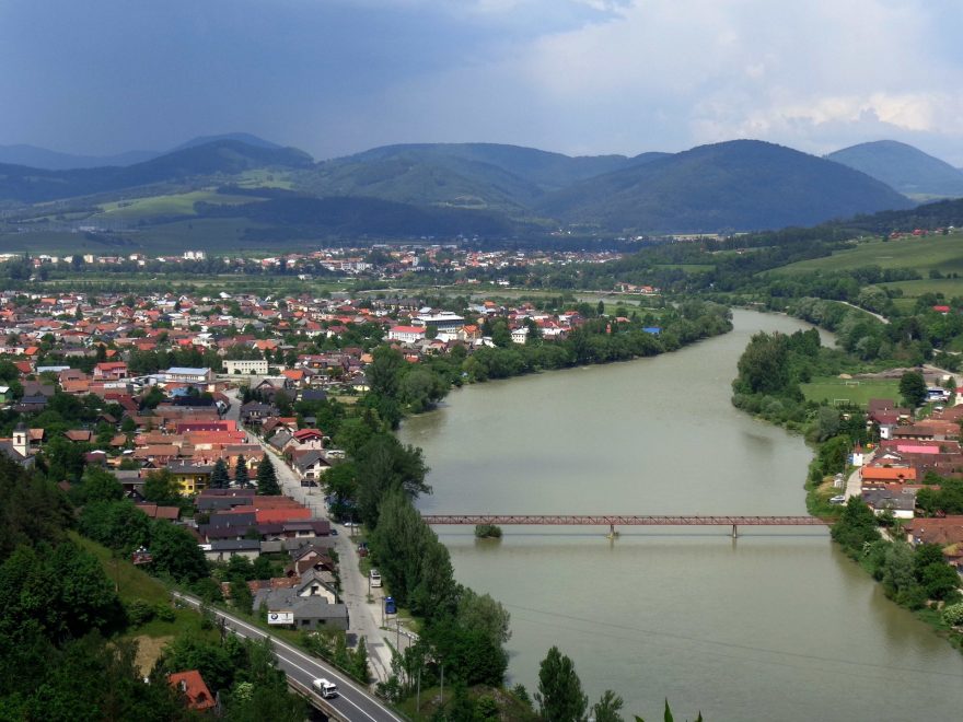 Strečno pohled z hradu 