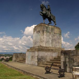 Socha zakladatele města na vrcholku El Morro de Tulcán