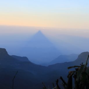 Posvátný stín Adam's Peak