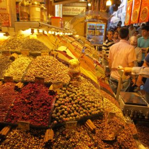 Nikde jinde nenajdete tolik šafránu jako v části zvané Egyptský bazar neboli Bazar koření /Foto Olcay Düzgün/