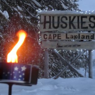 Příjezdová cesta k husky farmě, Laponsko, Finsko