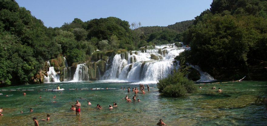 Koupání na řece Krka, Národní park Krka, Chorvatsko