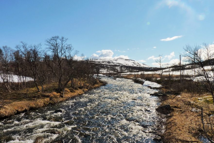 Trekking mokřinami v okolí Storulvån, Švédsko