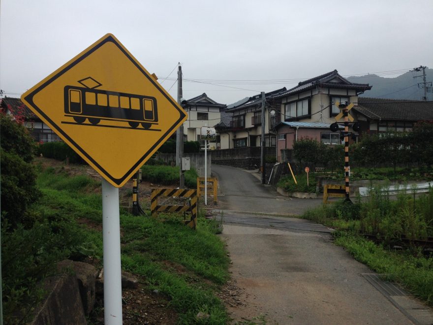 Stará vlaková linka vedla skrz město Rikuzentakata, Japonsko