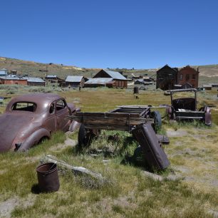 Městečko Bodie na východ od Yosemit je opravdovým městem duchů a připomíná období zlaté horečky a osidlování divokého západu, Kalifornie, USA.