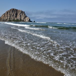 Úchvatné scenerie nabízí i pobřeží Tichého oceánu - Morro Bay, Kalifornie, USA.