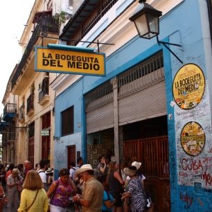 Bodeguita del Medio, nejznámější havanský bar, Havana, Kuba