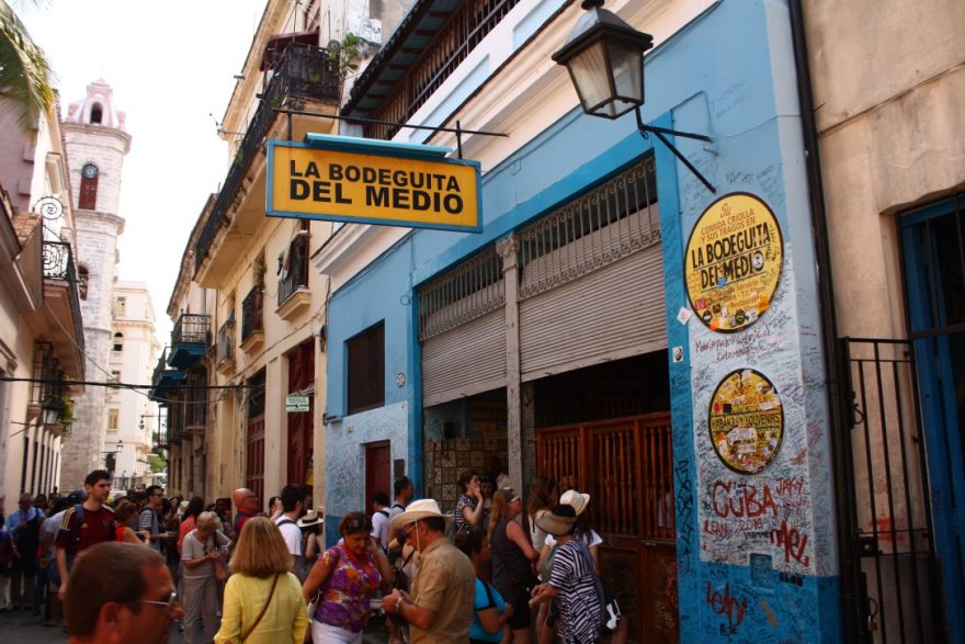 Bodeguita del Medio, nejznámější havanský bar, Havana, Kuba