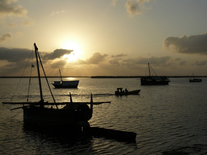 Západ slunce u ostrova Lamu, Keňa