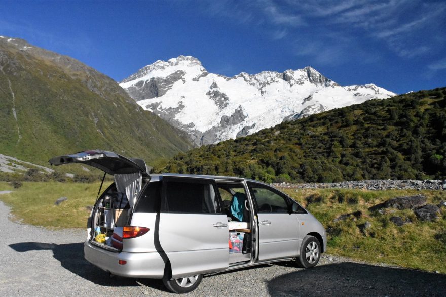 Nejjednodušší, jak procestovat Zéland, je pronajmout si campervan. Jde to i zadarmo, když víte jak. Nový Zéland