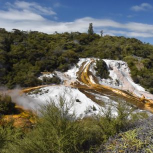 V geotermální oblasti okolo Rotorua a Taupa najdete spoustu horkých pramenů, často dokonce zdarma. Nový Zéland