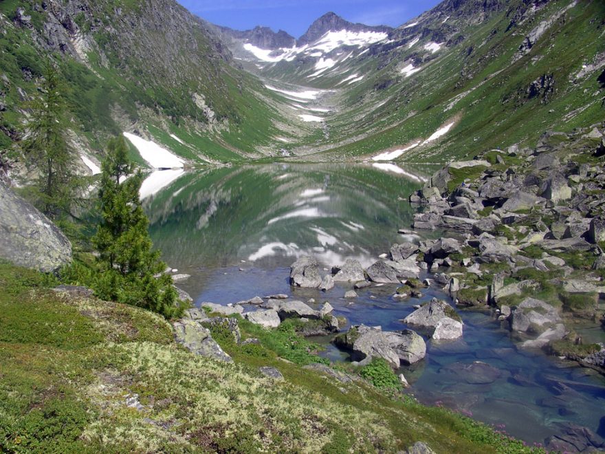 Jezero poblíž Kalser Tauernhouse, Tyrolsko, Rakousko