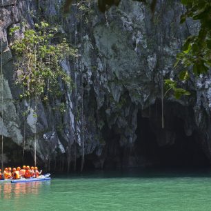 Vstup do podzemní řeky Puerto Princesa, Filipíny