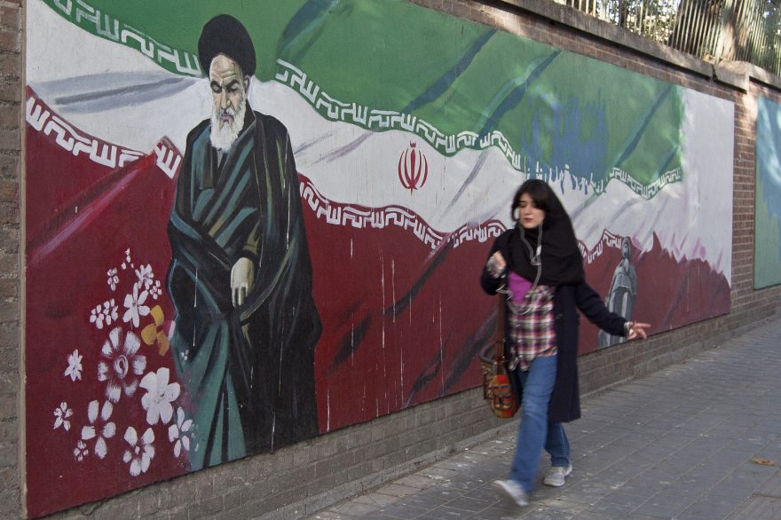 Graffity podporující revoluci, Írán