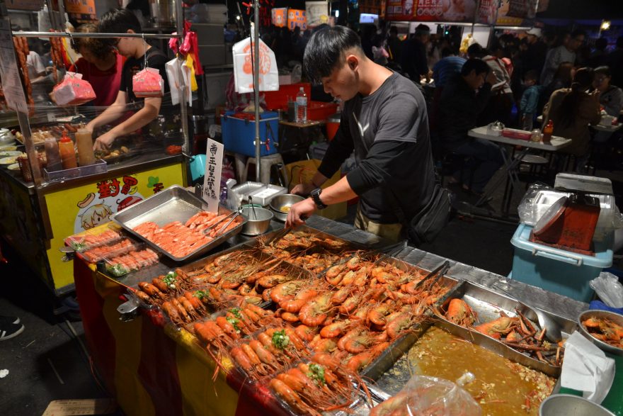 Tainan leží u moře, takže o čerstvou nabídku mořských plodů tu není nouze, Taiwan.