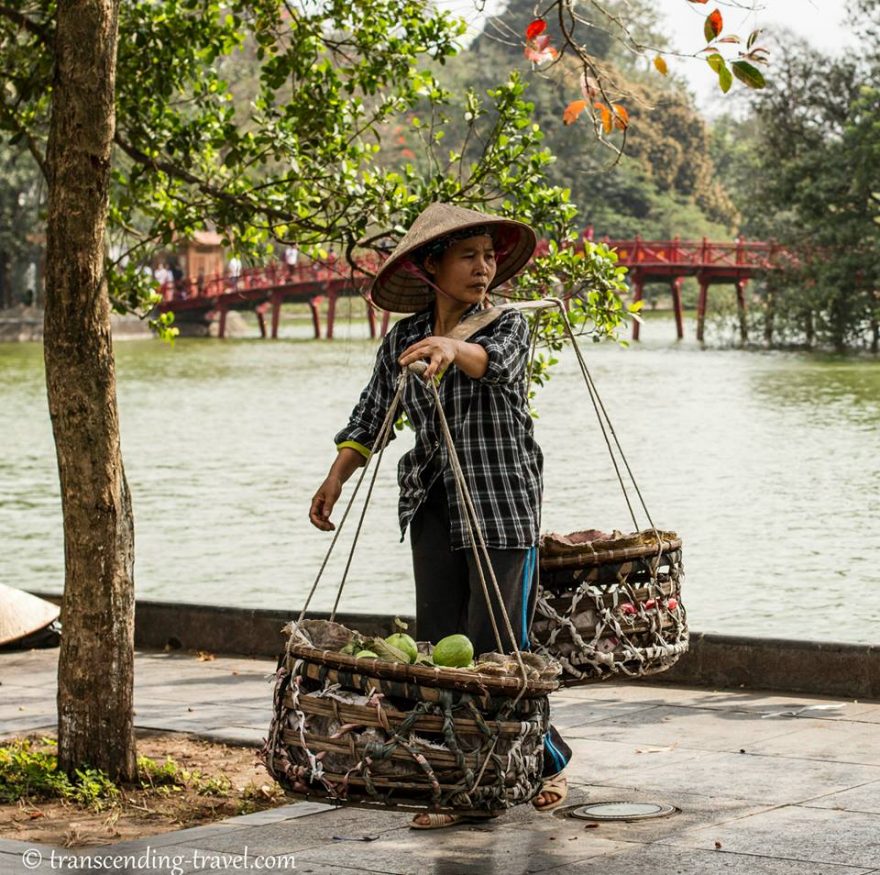 Zboží váží třeba i 30 kilo, Ha Noi, Vietnam