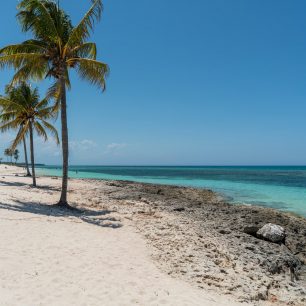 Prázdné bílé pláže – Guardalavace, Kuba