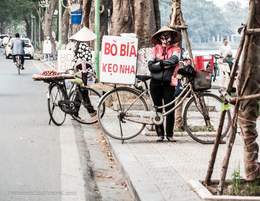 Tradiční dobroty ochutnejte v okolí Západního jezera, Hanoj, Vietnam