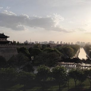 Pohled na městské hradby, Xi'an, Čína