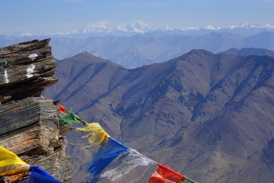 Z vrcholu je nádherný výhled, Kang Yatze II, Ladakh, Indie