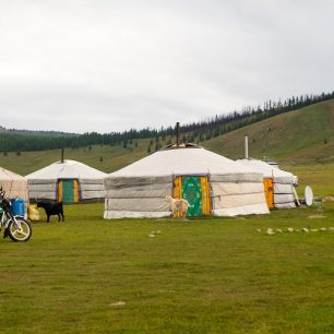 Koně už jsou pomalu vyměňováni za motorky, Mongolsko