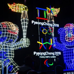 Na festivalu světel v hlavním městě byli k vidění i maskoti zimních olympijských her, Soul, Jižní Korea