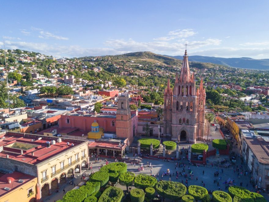 Kostel Parroquia de San Miguel Arcángel byl postaven podle vzoru proslulé gotické katedrály v německém Ulmu