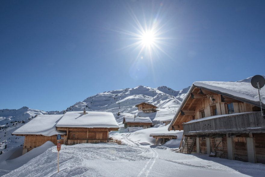 Zell am Ziller obklopuje z jedné strany romantická vesnička Aschau a z druhé světoznámý bombastický Mayrhofen, Zillertal, Rakousko