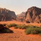 Do Wadi Rum za pískovcovými věžemi uprostřed pouště