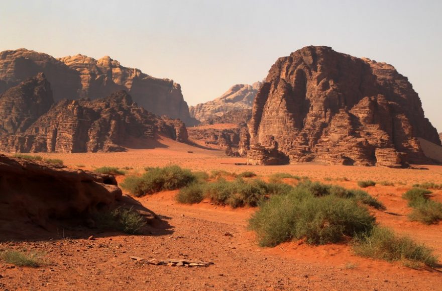 Poušť Wadi Rum je plná nádherných scenérií