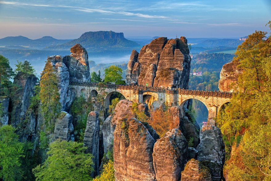 Bastei - jedna ze zajímavostí německé strany Česko-saského Švýcarska.