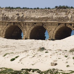 Caesarea leží šedesát kilometrů na sever od Tel Avivu