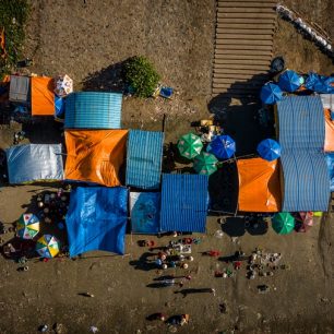 Rybáři zde prodávají své úlovky, Mui Ne, Vietnam