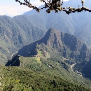 Pohled z Machu Picchu na Wayna Picchu