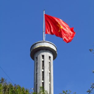 Vlajková věž Lung Cu
