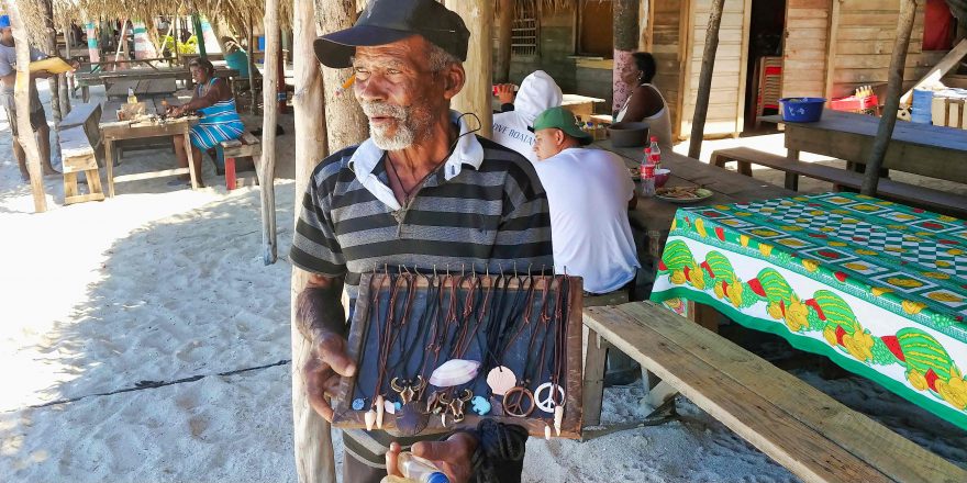 Místí lidé na ostrově jsou velmi milí, usměvaví a k životu toho moc nepotřebují, Roatan, Honduras