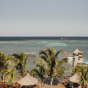 Ubytovat se můžete i u české rodiny v krásném přírodním eco-rezortu TranquilSeas na Sandy Bay, Roatan, Honduras